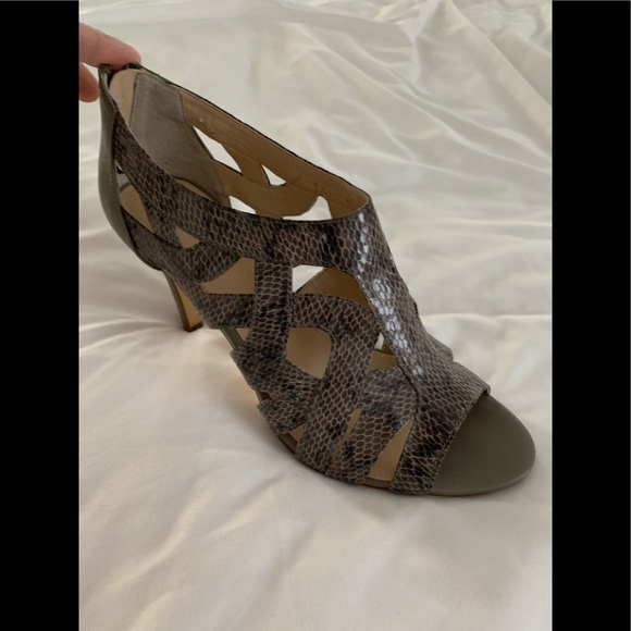 Calvin Klein super sexy goes with everything shoe! - Picture 5 of 7